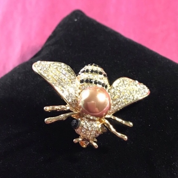 Gold Bee Brooch - Picture 6 of 9